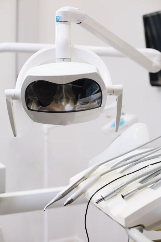 Éclairage opératoire d'une salle de soins dentaires